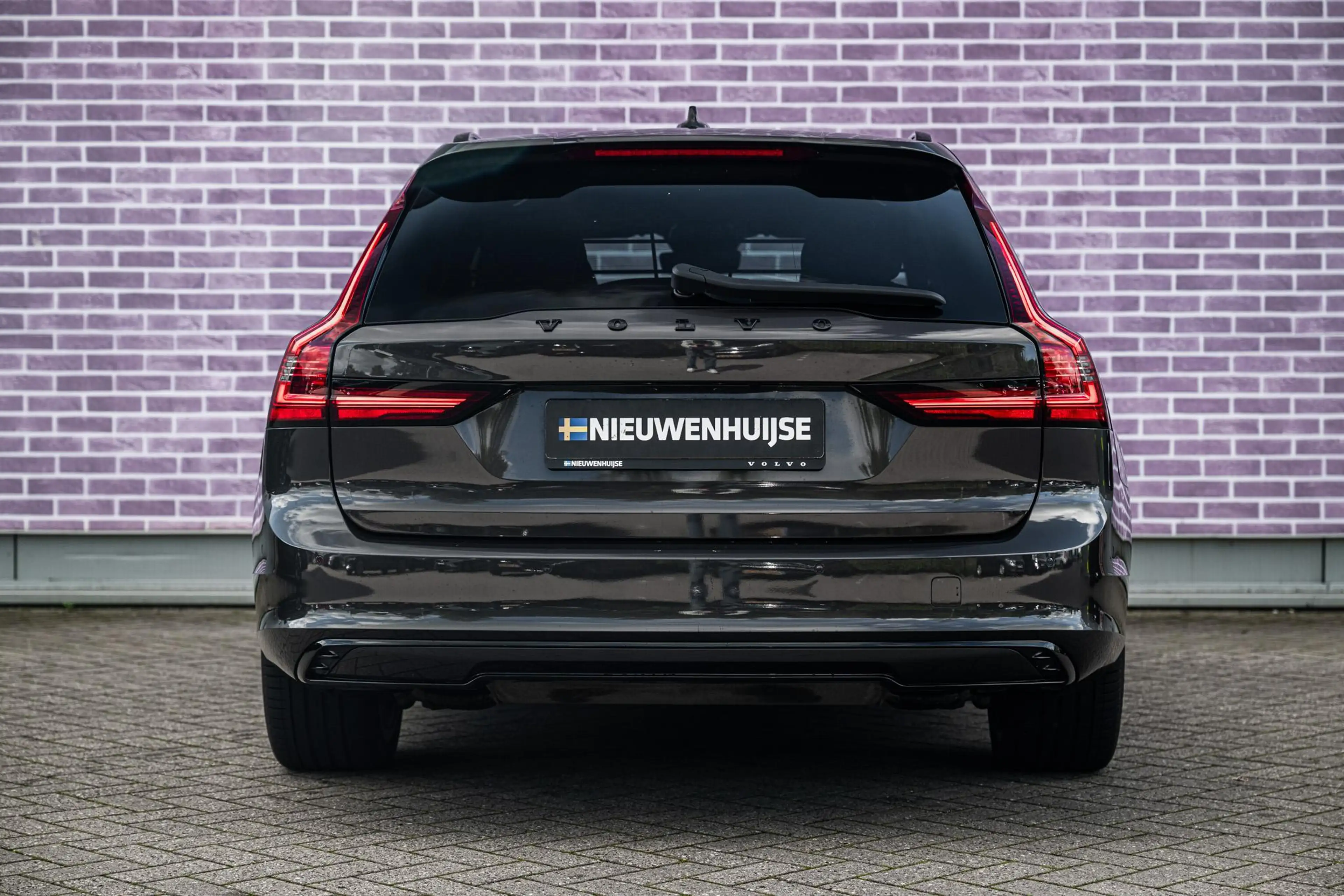 Volvo V90 2.0 T8 AWD R-Design | Trekhaak | SOH 98% | Luchtv — photo 12
