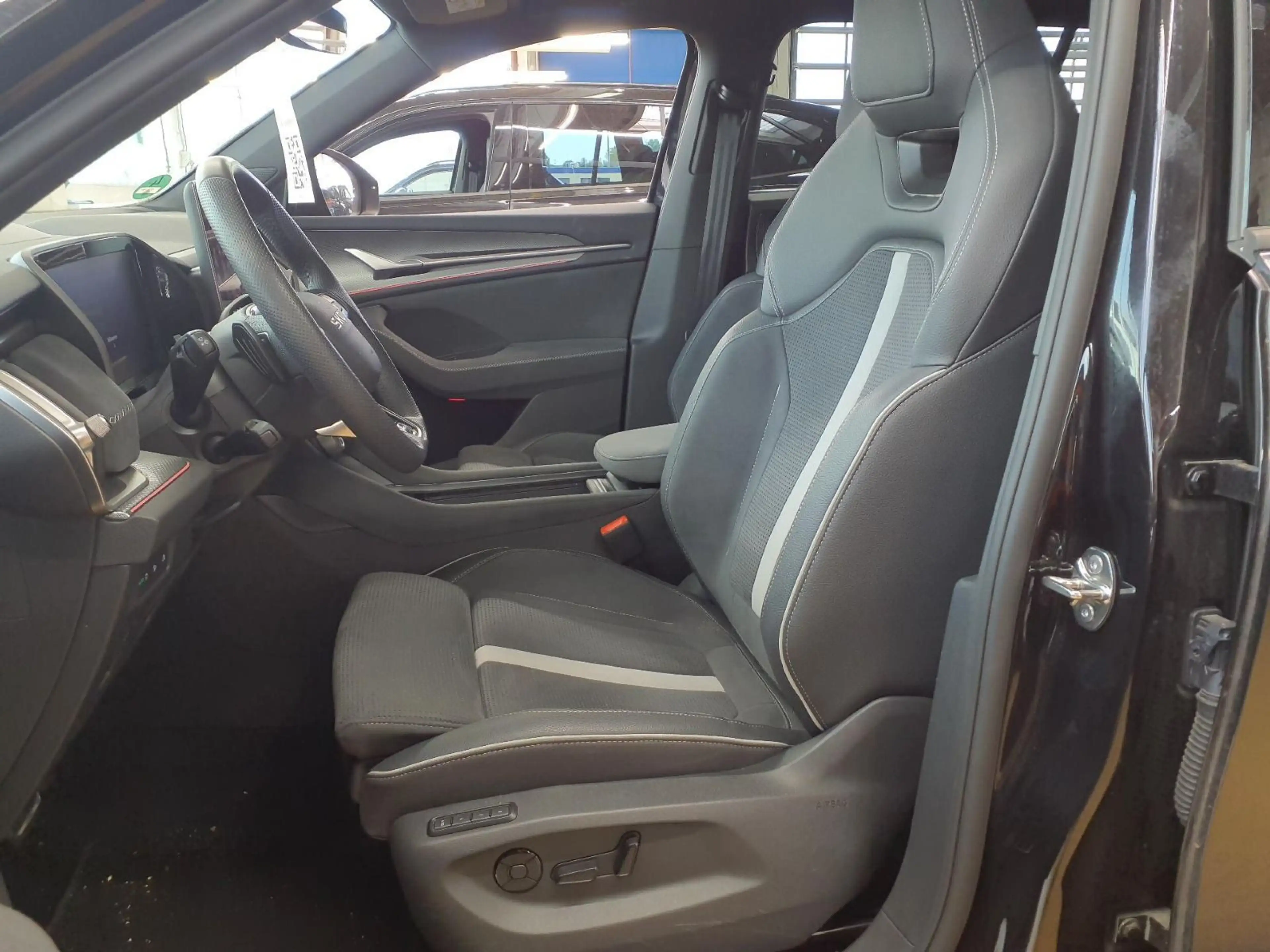 Skoda Kodiaq 2.0 TDI 4x4 DSG SPORTLINE*7-SITZER*LED*ST — photo 4