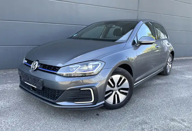Volkswagen Golf GTE 1.4 TSI GTE ACC AHK NAVI LED STANDHEIZUNG SITZHZG.
