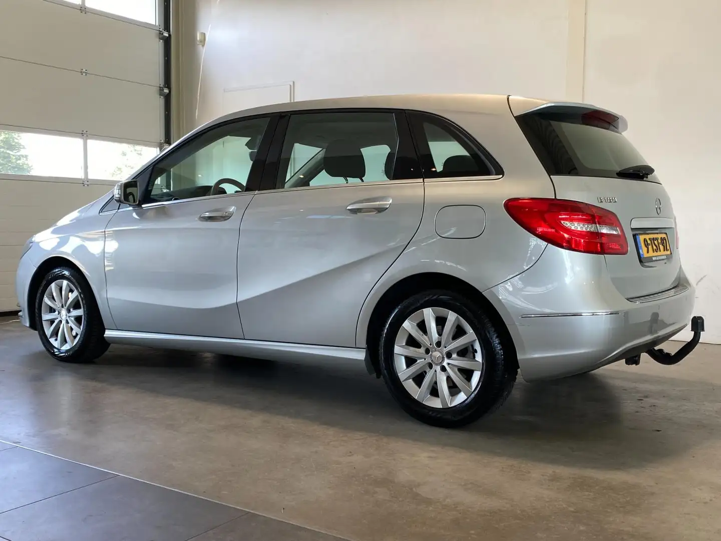 Mercedes-Benz B 180 Automaat Trekhaak NL-auto Grijs - 2