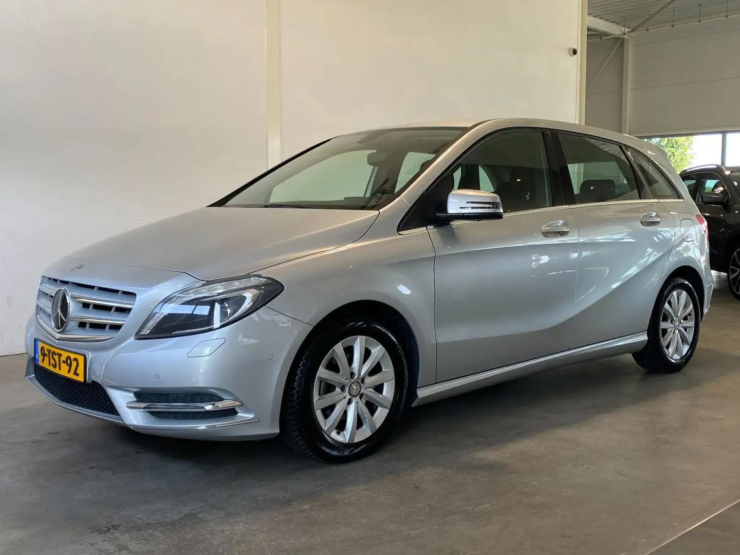 Mercedes-Benz B 180 Automaat Trekhaak NL-auto Grijs - 1