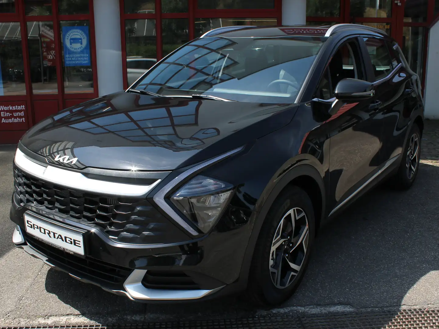 Kia Sportage 1.6T-GDI MHEV Hybrid 2WD Aut. Schwarz - 2