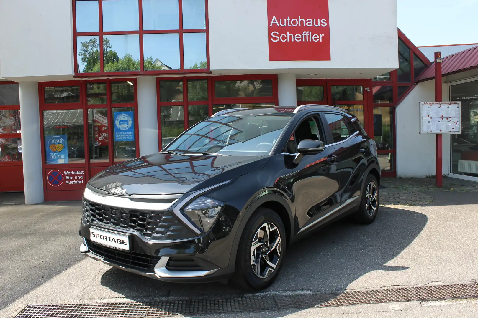Kia Sportage 1.6T-GDI MHEV Hybrid 2WD Aut. Schwarz - 1