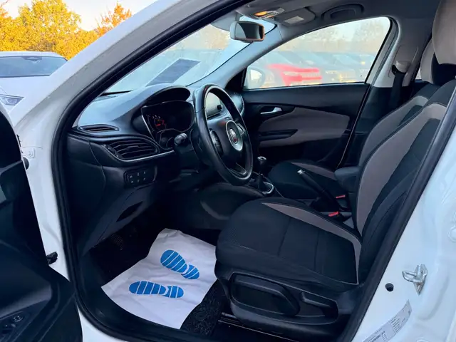 Fiat Tipo view 9