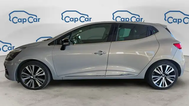 Renault Clio view 2