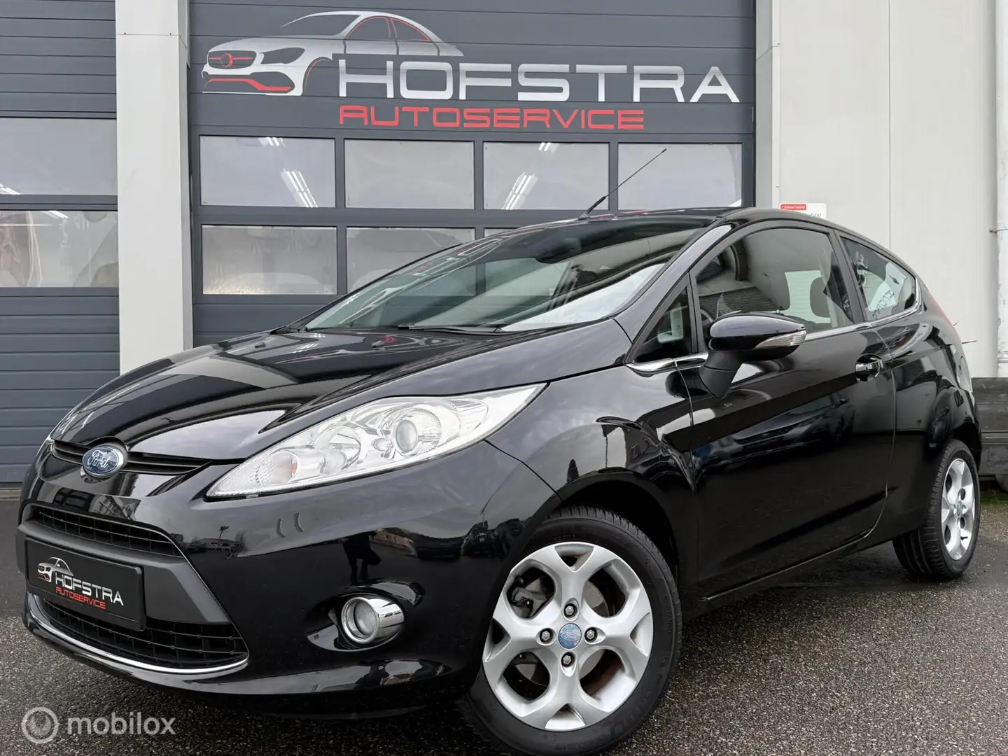 Ford Fiesta 1.25 Titanium Clima Cruise Orig NL Lage km! Nap Zwart - 1