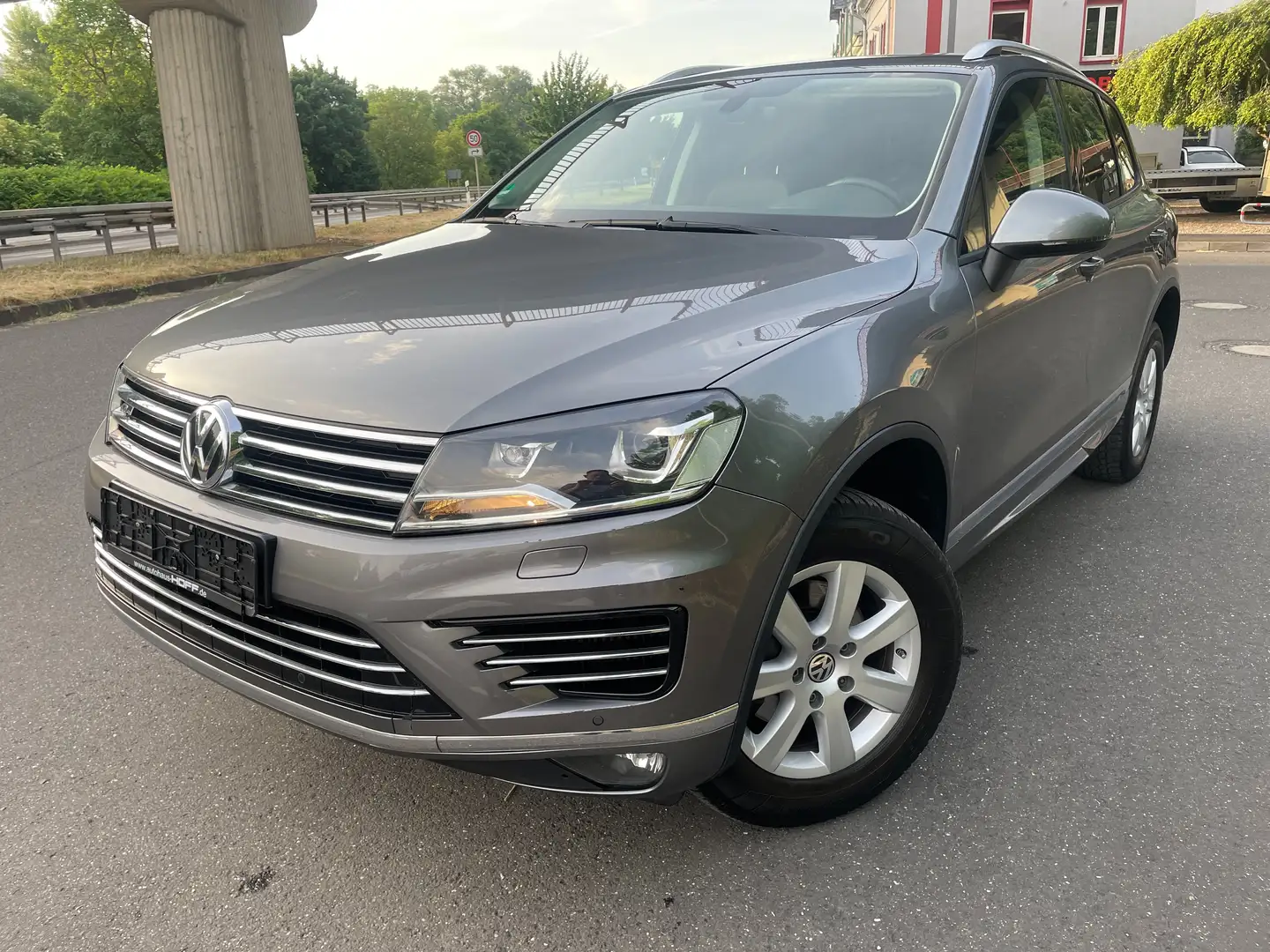 Volkswagen Touareg V6 TDI BMT/ 4Motion*R-Line*XENON*NAVI*AHK*LEDER Grau - 1