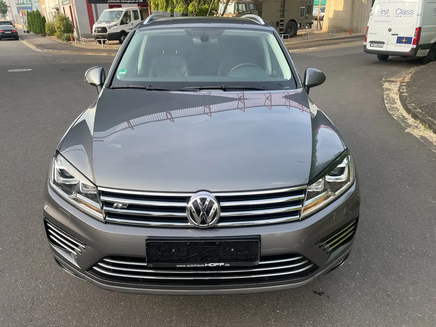 Volkswagen Touareg V6 TDI BMT/ 4Motion*R-Line*XENON*NAVI*AHK*LEDER Grau - 2