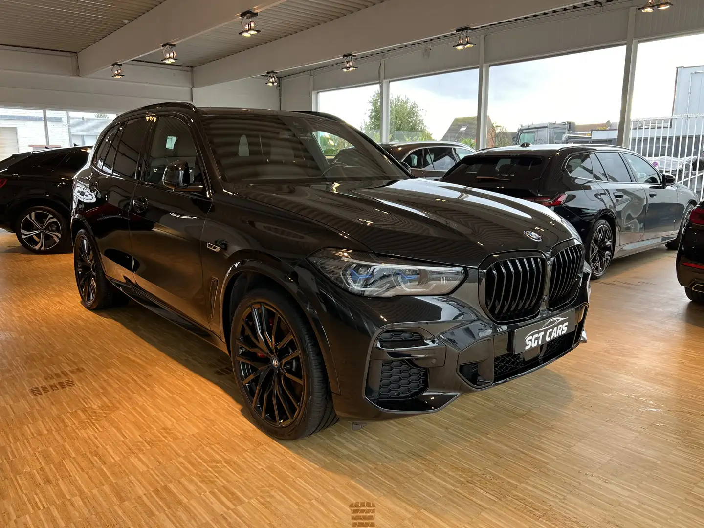 BMW X5 45e xDrive Pano-Head-up-Laser-360-ComfortSeats-ACC Zwart - 1