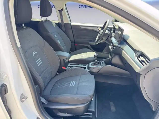Ford Focus view 15