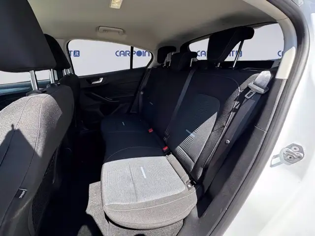 Ford Focus view 13