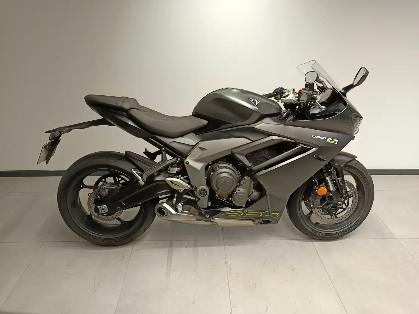 Triumph Grijs - 1