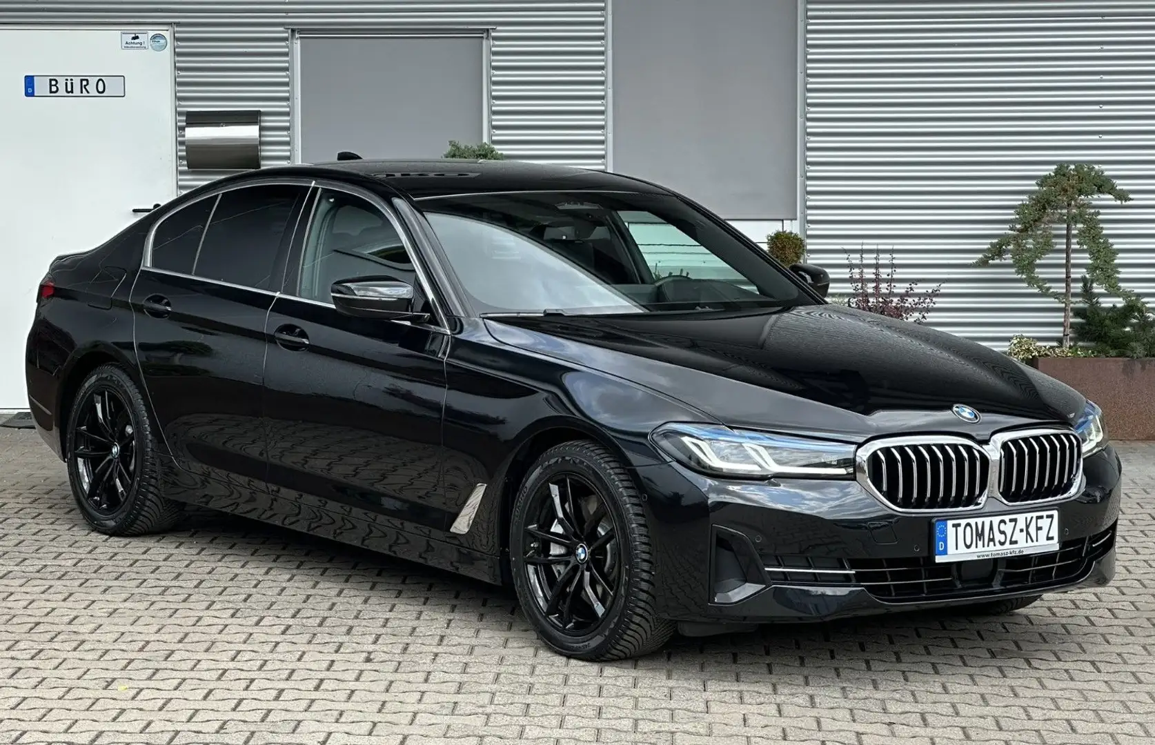 BMW 530 d xDrive Autom. Hybrid*Luxury*Leder*Navi*AHK* Nero - 1