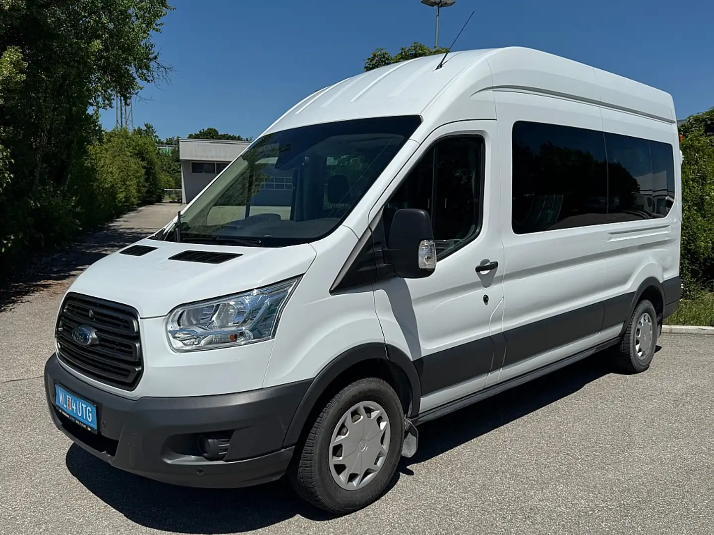 Ford Transit Variobus 2,0 TDCI L2H2 330 Ambiente Weiß - 1