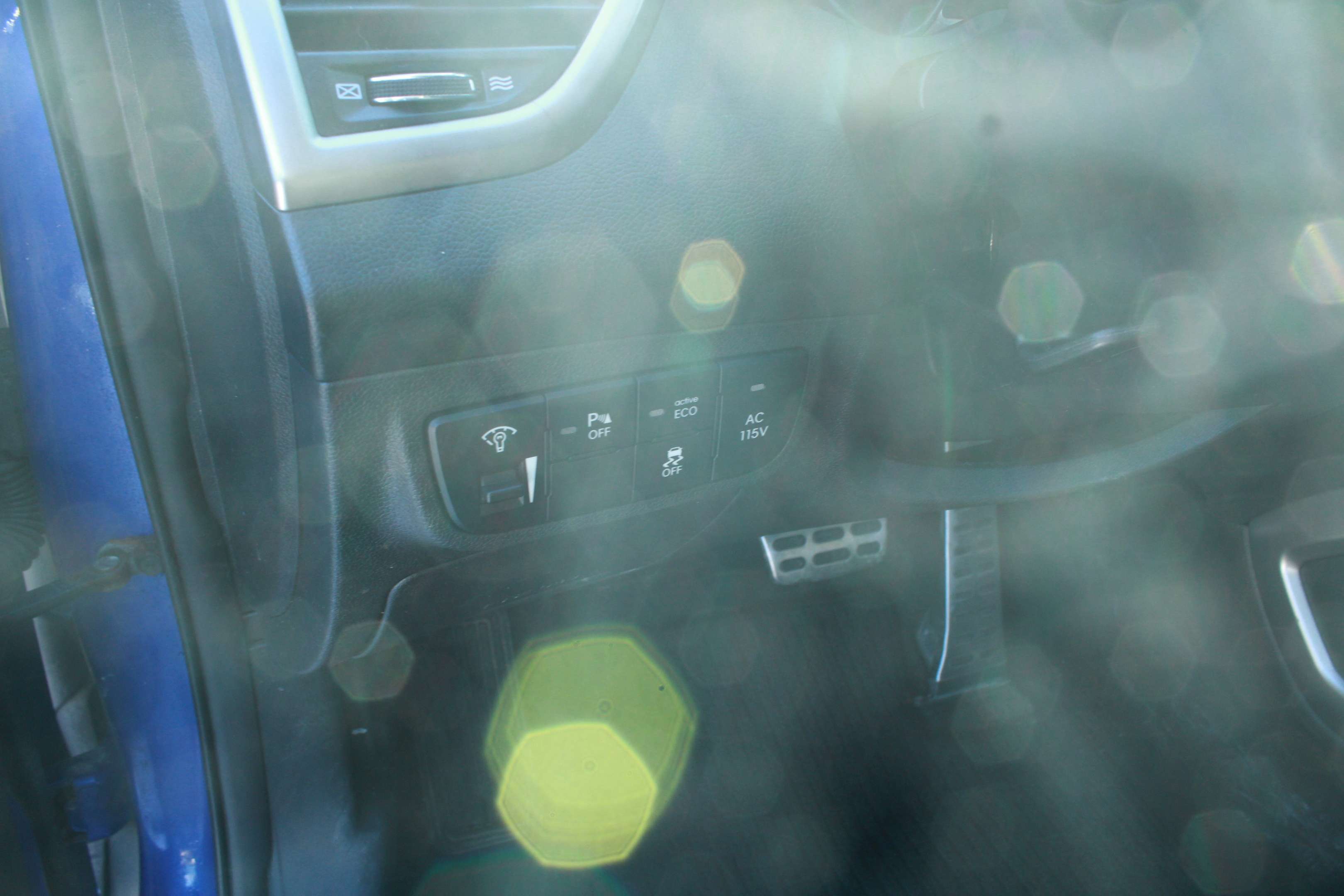 2013 Hyundai Veloster w-Tech - Image 14