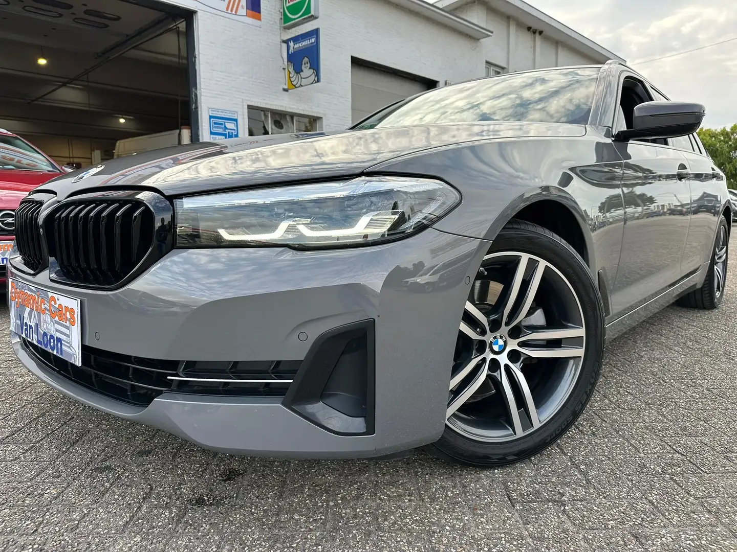 BMW 518 518d Touring Aut, Nardo, Leder, Camera, Carplay Szürke - 1