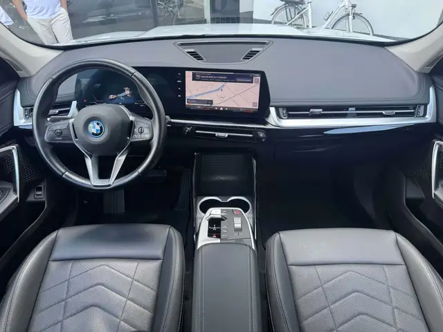 BMW Ix1 view 3