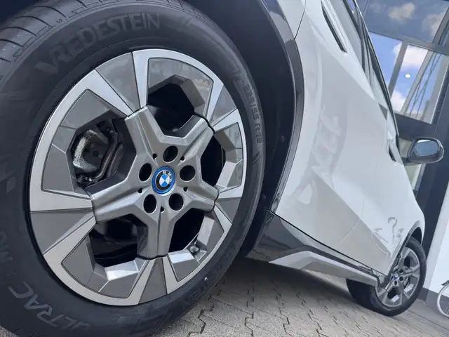BMW Ix1 view 4