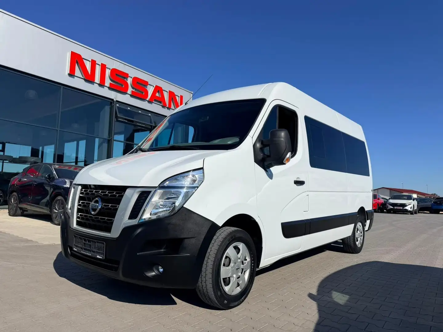 Nissan NV400 Kombi L2H2 3,5t Comfort 9Sitze AHK Klima P Weiß - 2