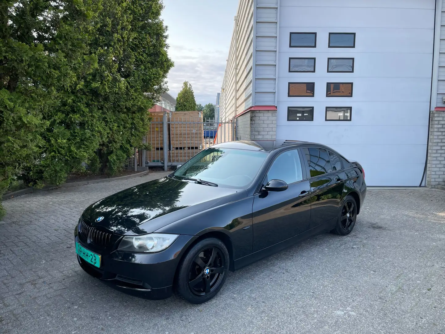BMW 318 i excu/6-bak/clima/blackonblack/nw ketting/nw apk! Zwart - 1