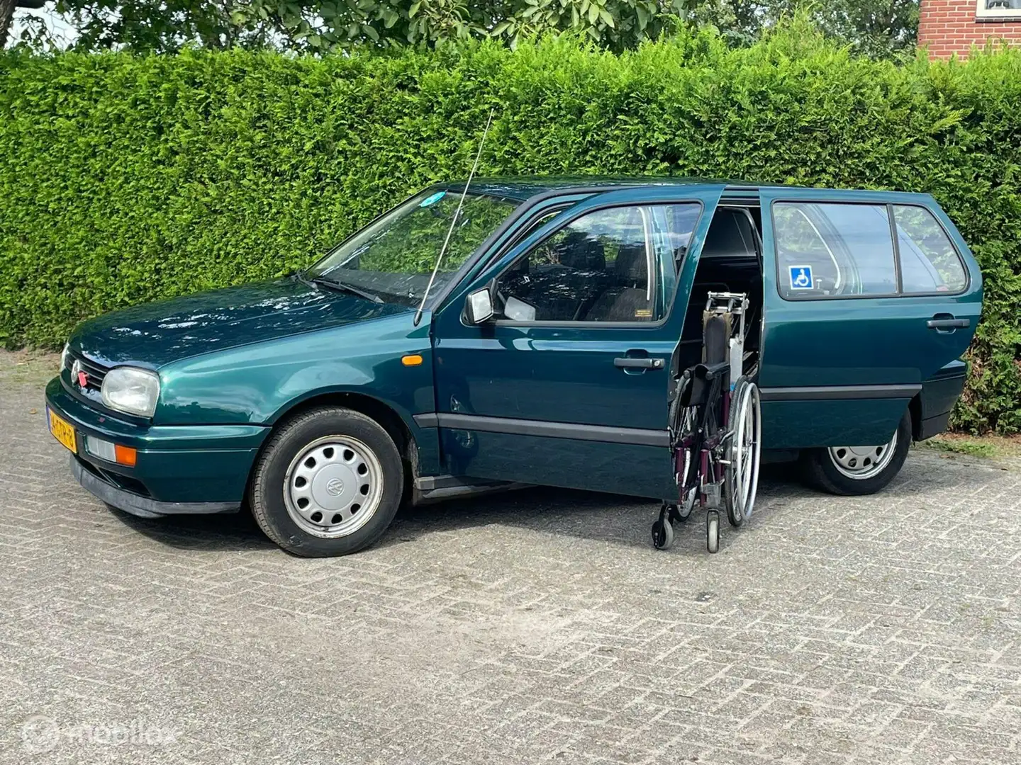 Volkswagen Golf 1.8 CL Rolstoelauto Nieuwe APK! Grün - 1