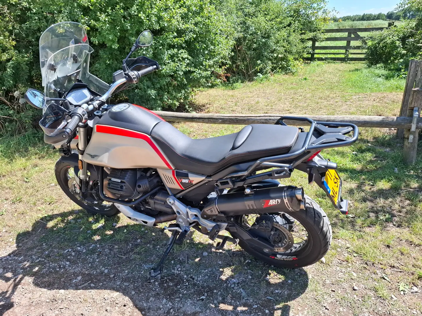 Moto Guzzi V 85 TT Бежевий - 1