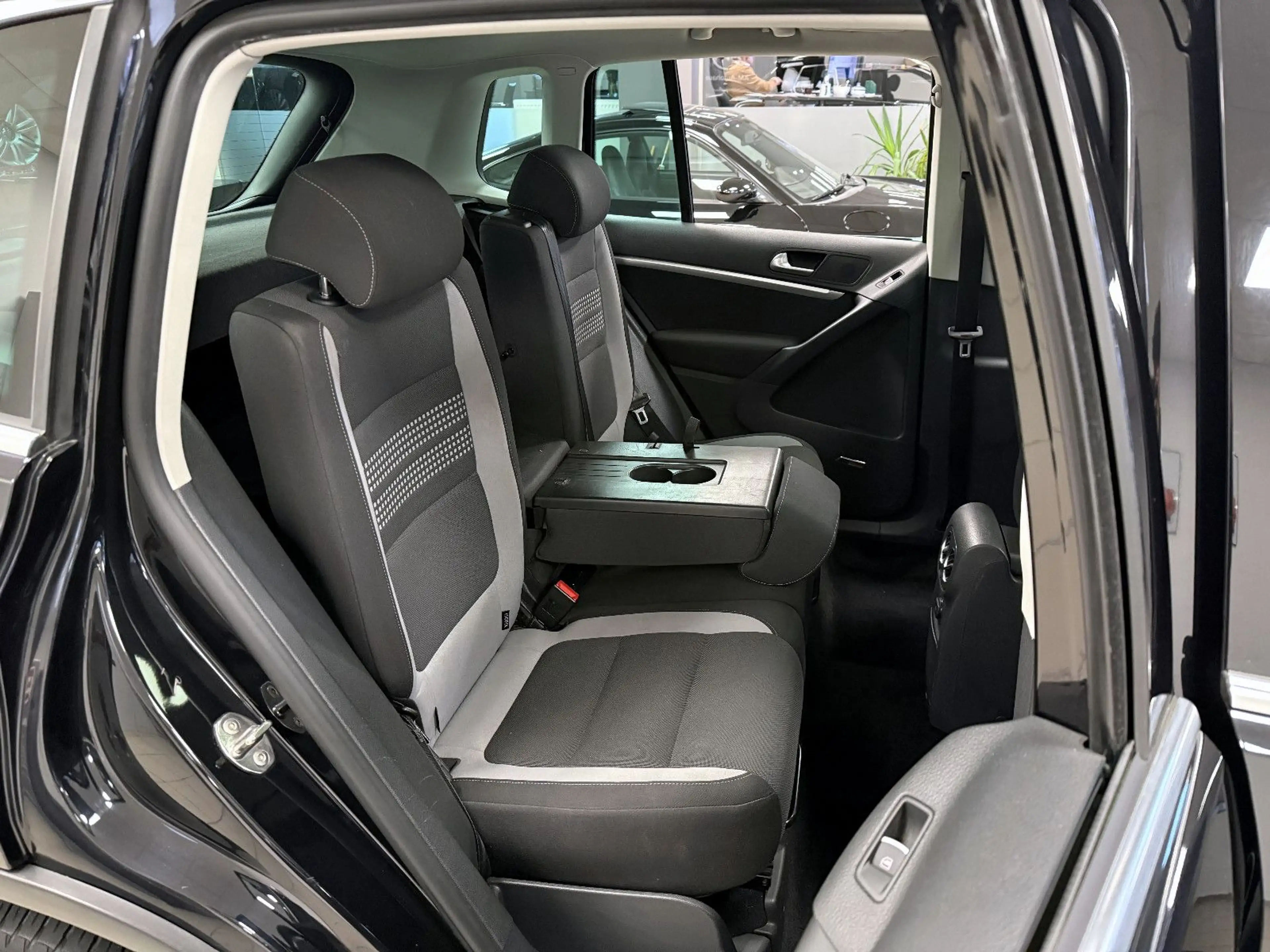 Volkswagen Tiguan 2,0 TSI 4Motion *Life*PanSD*Navi*DYNAUDIO — photo 13