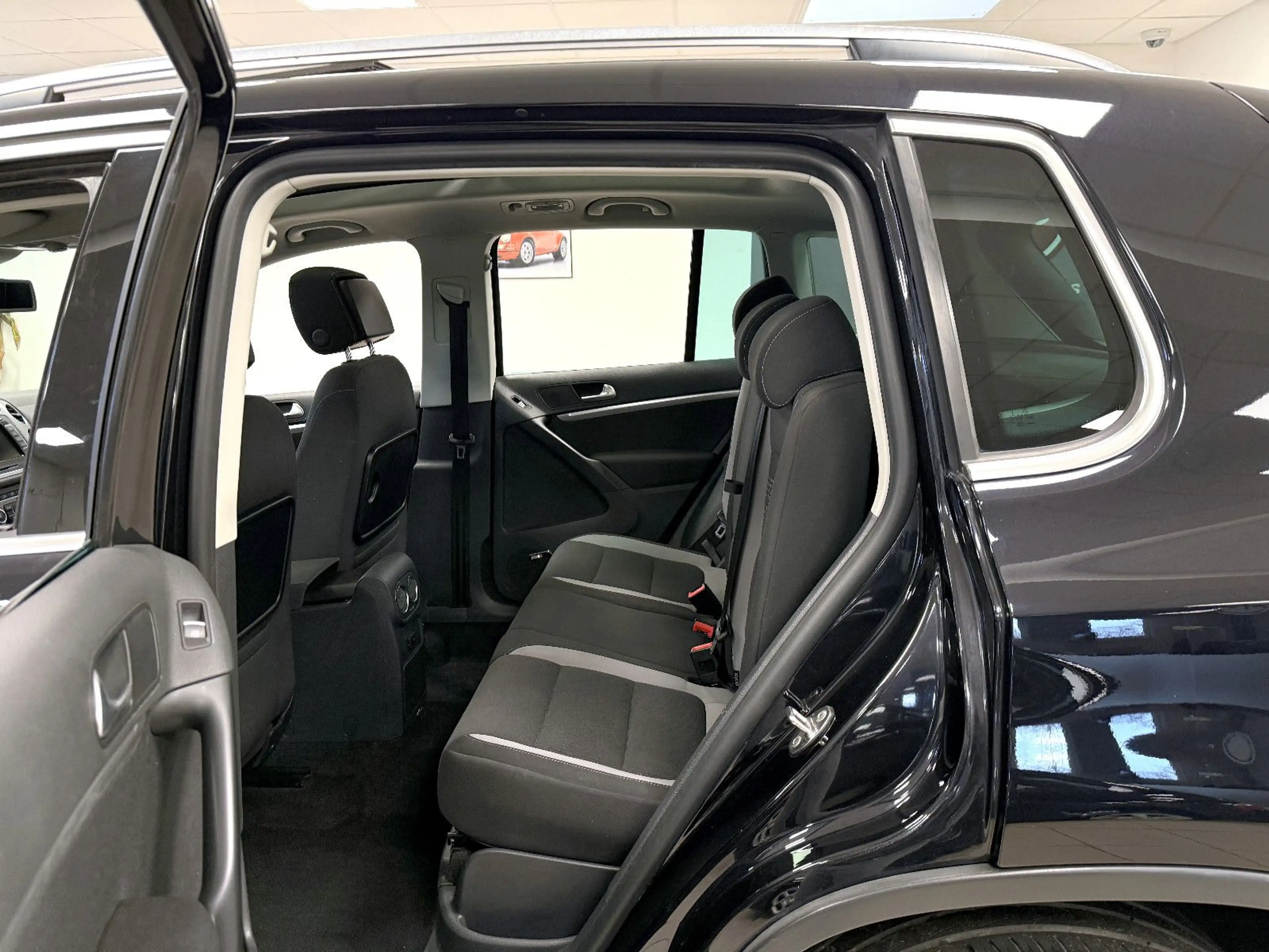 Volkswagen Tiguan 2,0 TSI 4Motion *Life*PanSD*Navi*DYNAUDIO — photo 7