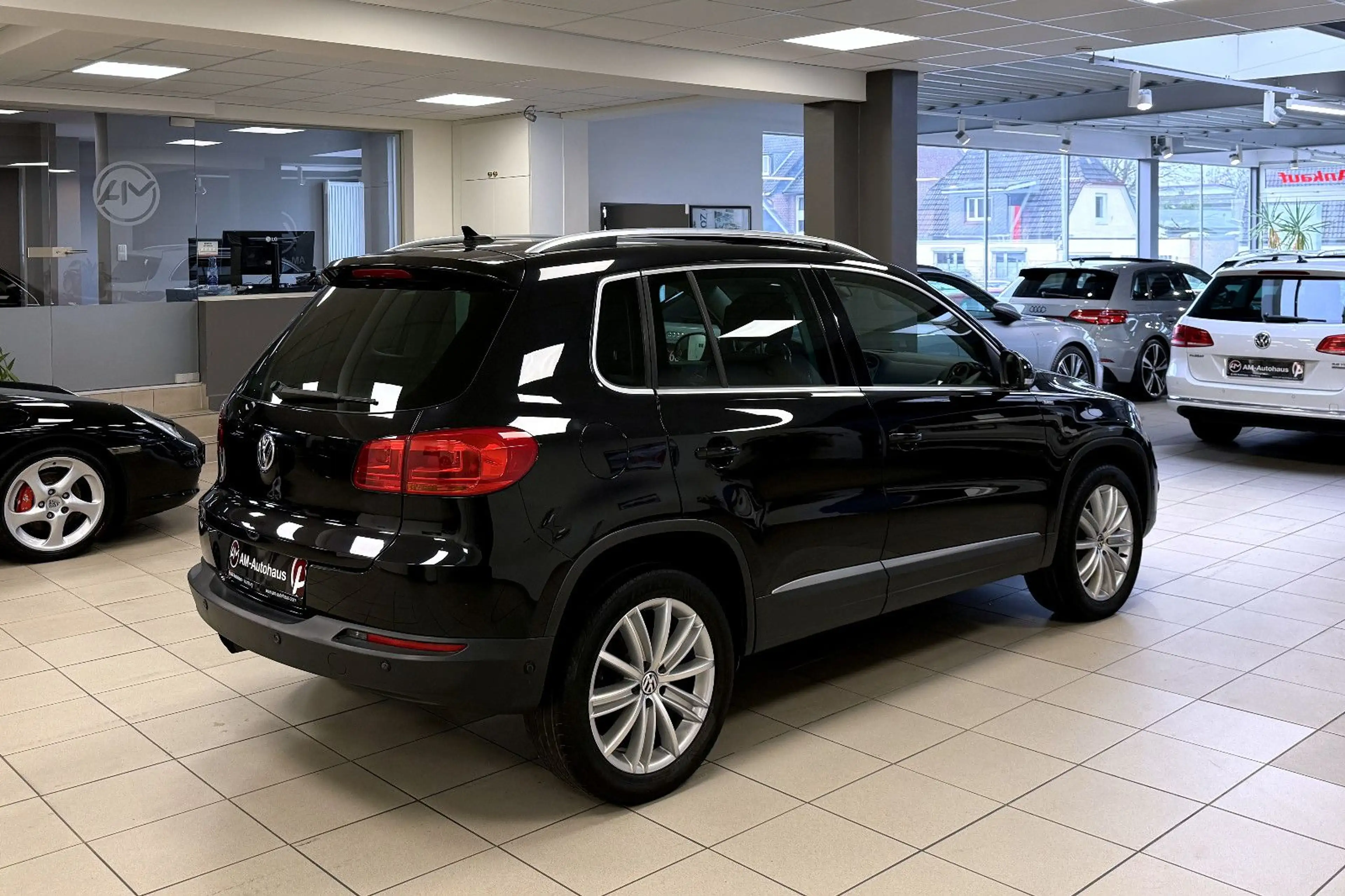 Volkswagen Tiguan 2,0 TSI 4Motion *Life*PanSD*Navi*DYNAUDIO — photo 2