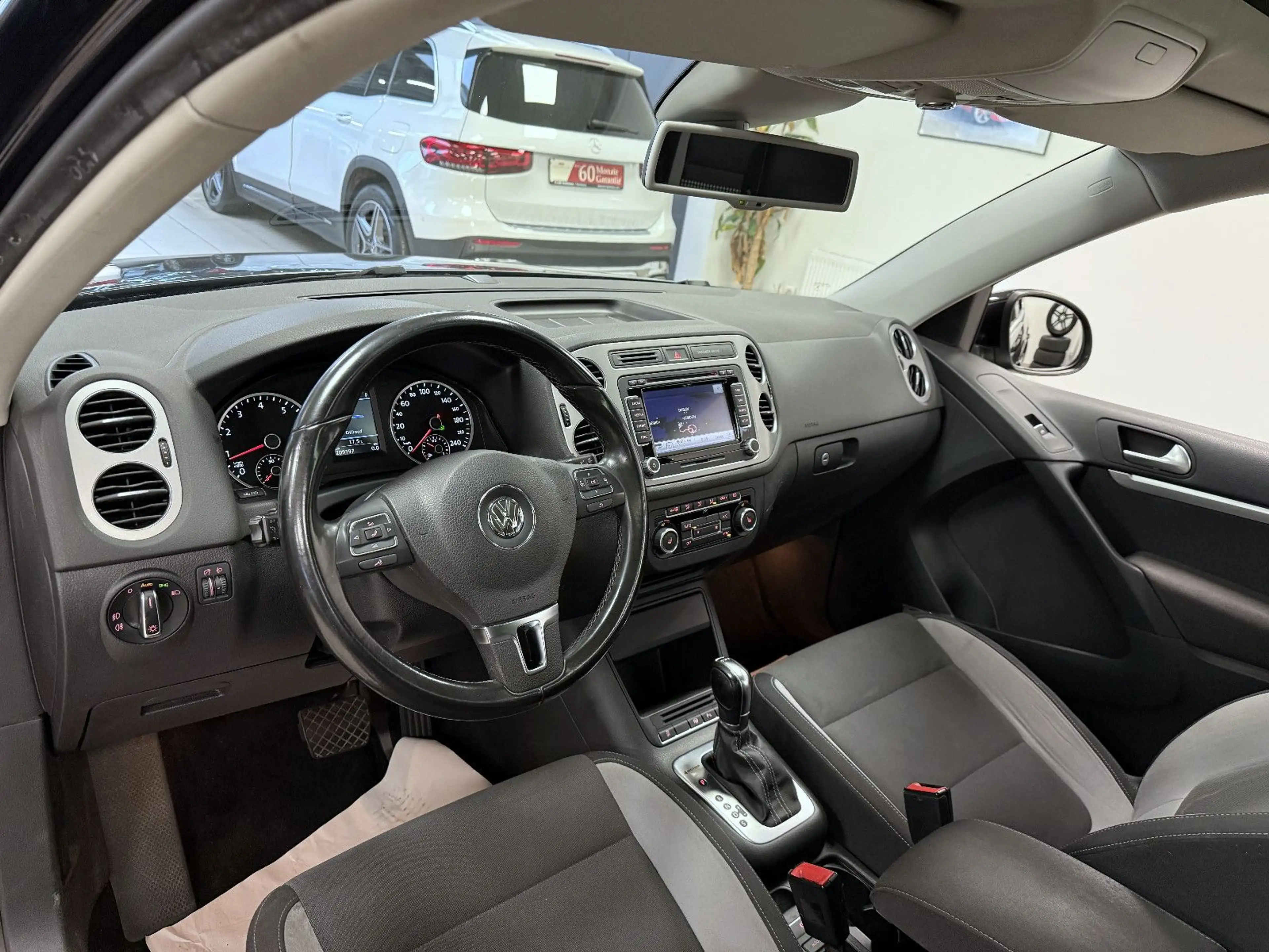 Volkswagen Tiguan 2,0 TSI 4Motion *Life*PanSD*Navi*DYNAUDIO — photo 5