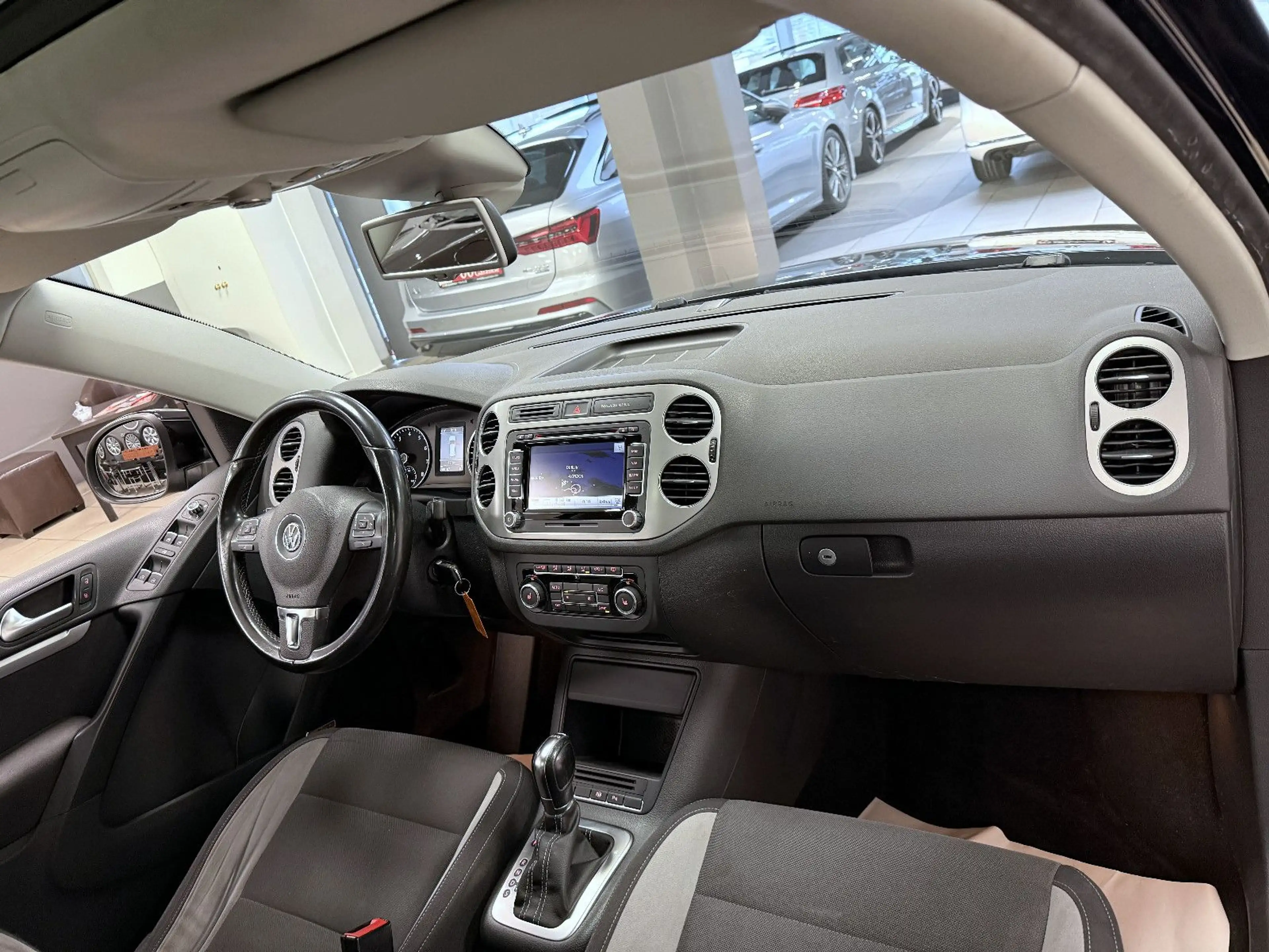 Volkswagen Tiguan 2,0 TSI 4Motion *Life*PanSD*Navi*DYNAUDIO — photo 12