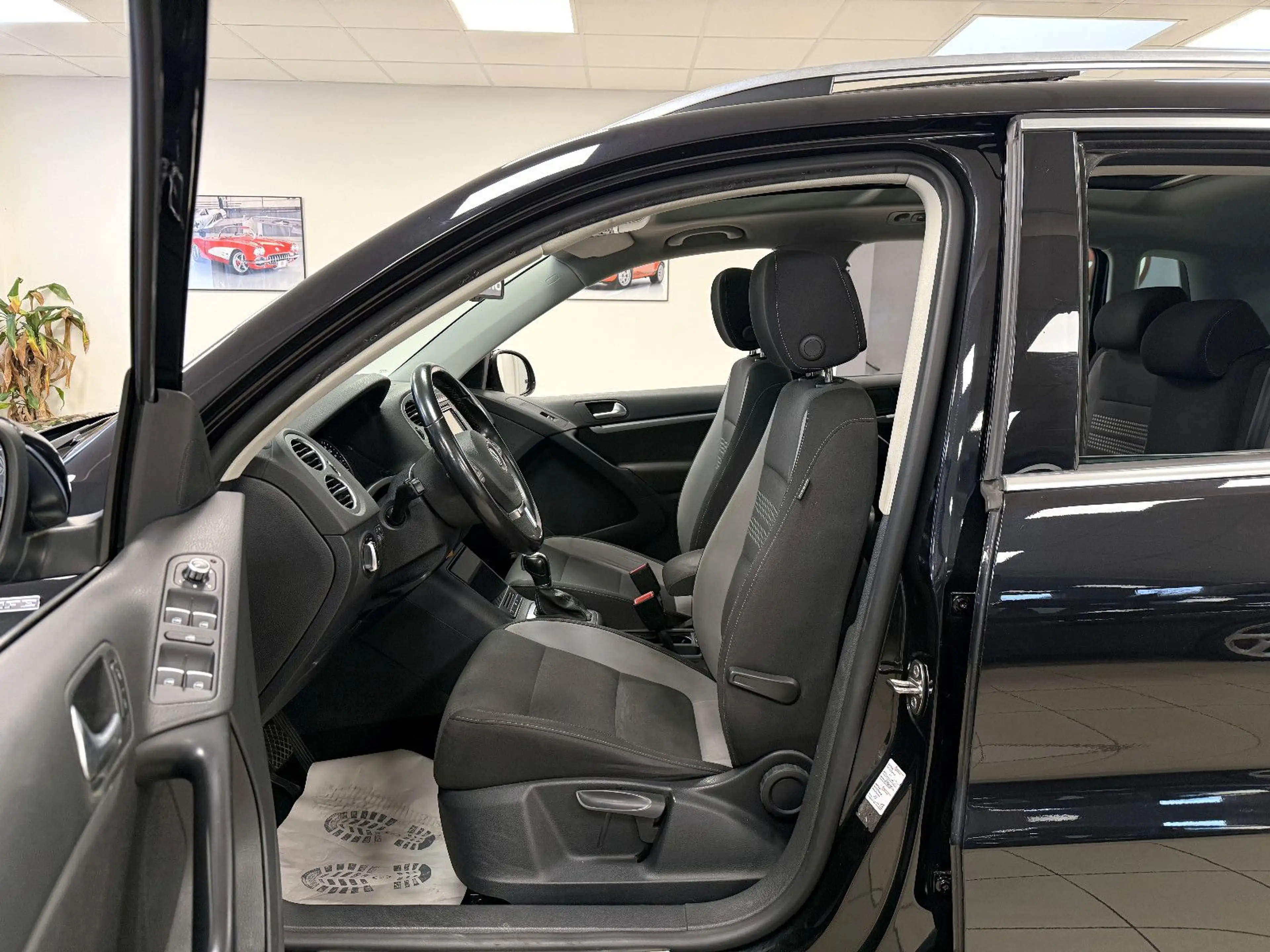 Volkswagen Tiguan 2,0 TSI 4Motion *Life*PanSD*Navi*DYNAUDIO — photo 6