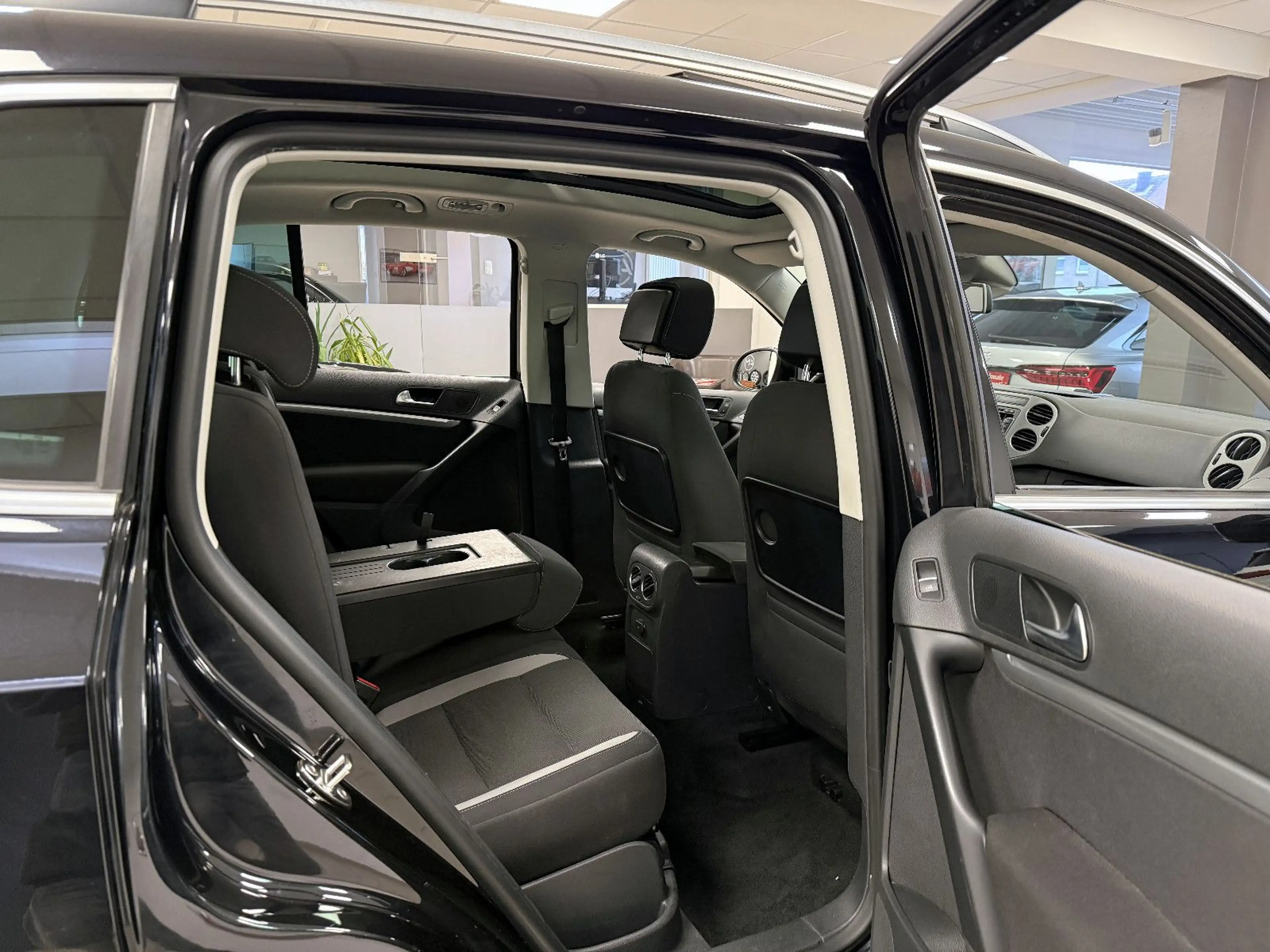 Volkswagen Tiguan 2,0 TSI 4Motion *Life*PanSD*Navi*DYNAUDIO — photo 14