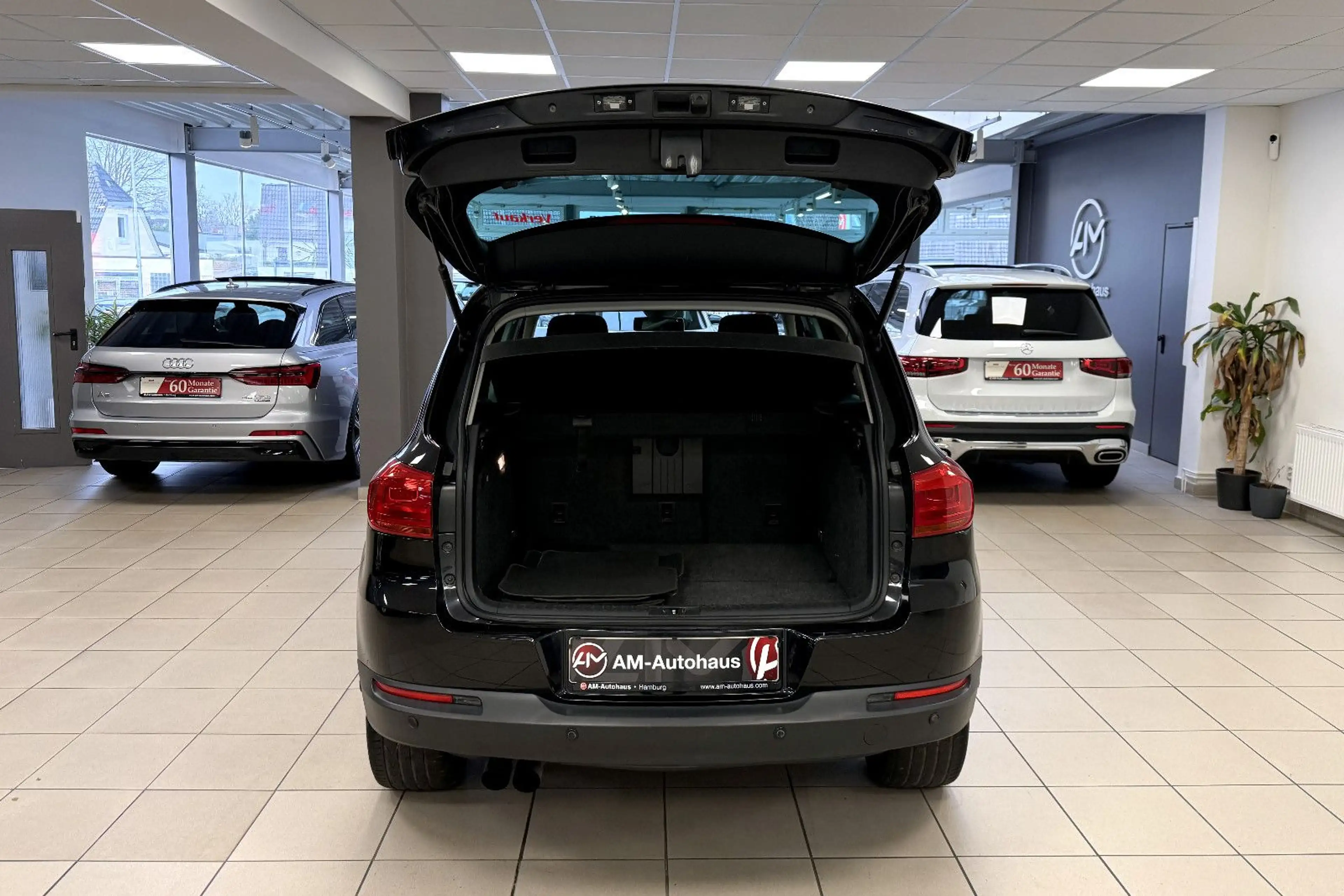 Volkswagen Tiguan 2,0 TSI 4Motion *Life*PanSD*Navi*DYNAUDIO — photo 11