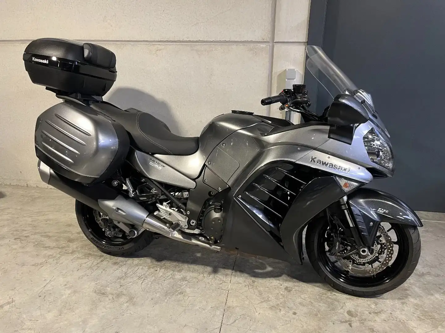 Kawasaki GTR 1400 toptouring met topcase - 2