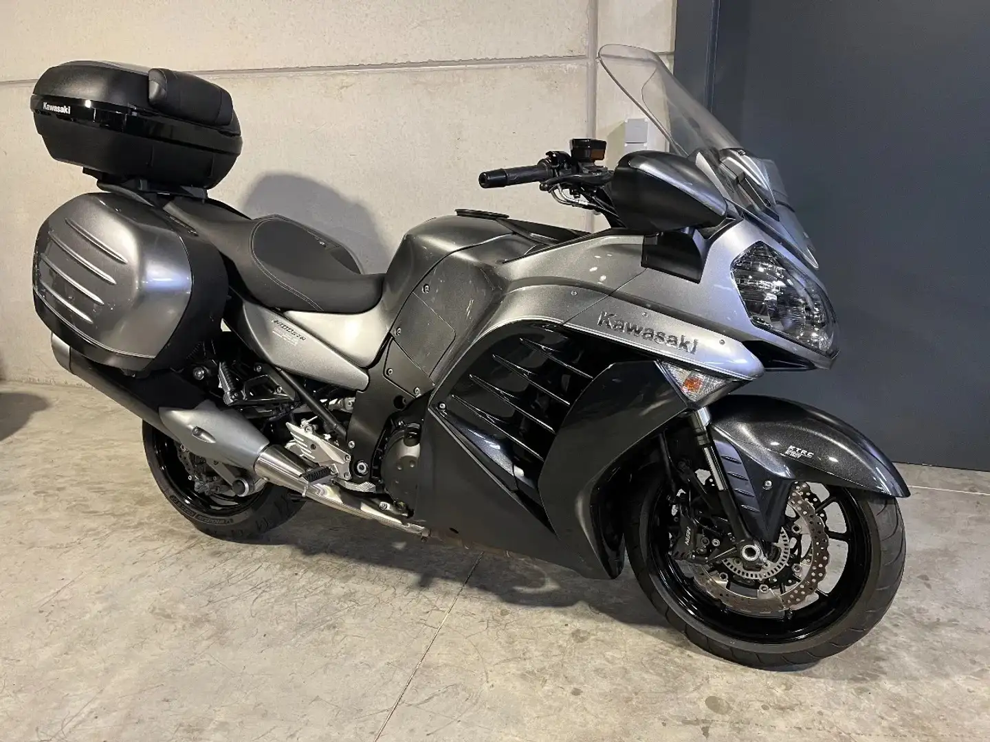 Kawasaki GTR 1400 toptouring met topcase - 1