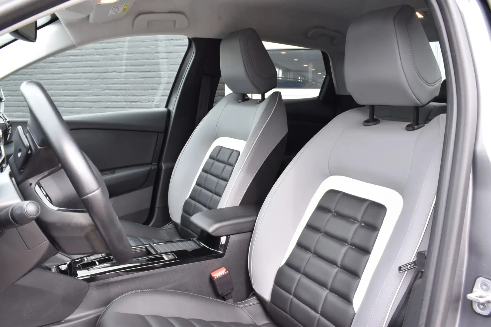 Citroen C4 X Hybrid 145 Max | Automaat | Leder | Navi | airco | Gris - 2