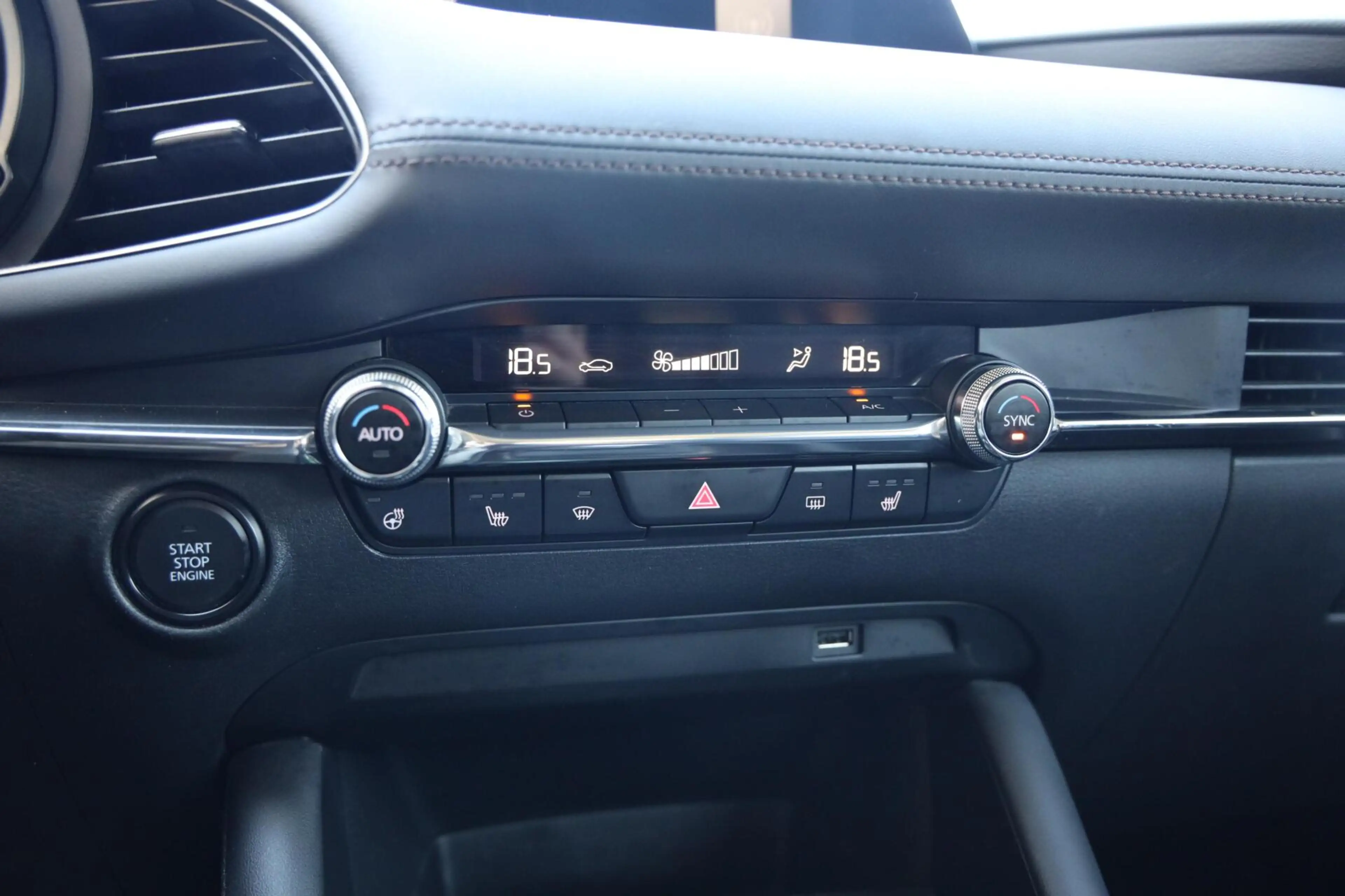 Mazda 3 2.0 e-SkyActiv-X M Hybrid 186 Comfort||Leder|Bose| — photo 12