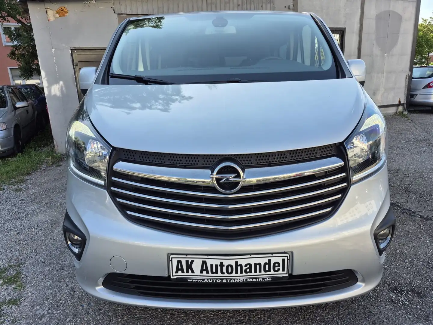 Opel Vivaro B  L2H1  2,9t 9 Sitz Tempomat Navi Klima Grau - 2