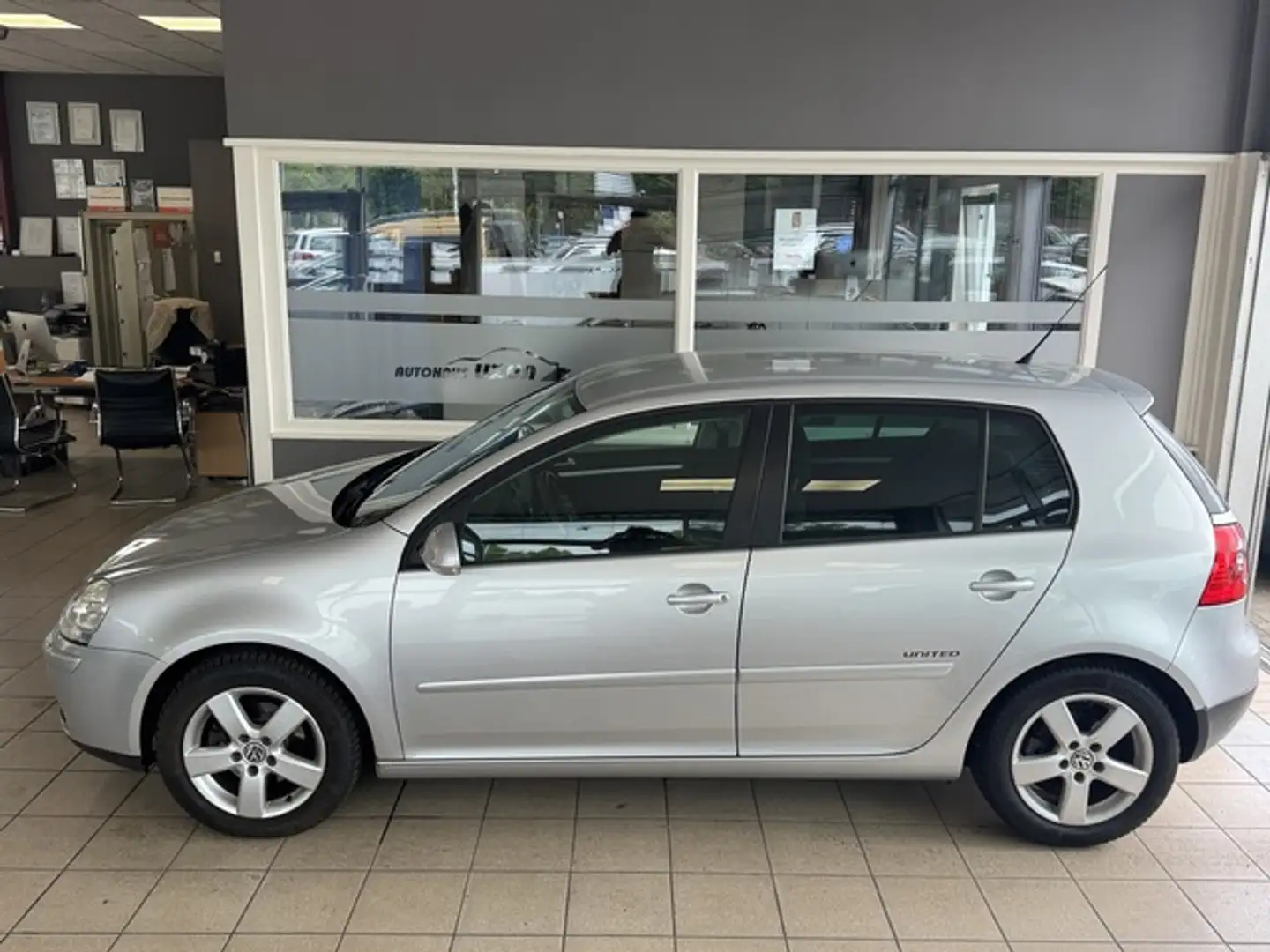 Volkswagen Golf V Unted 1.Hand Navi PDC SHZ Tempo. Allwette Zilver - 1