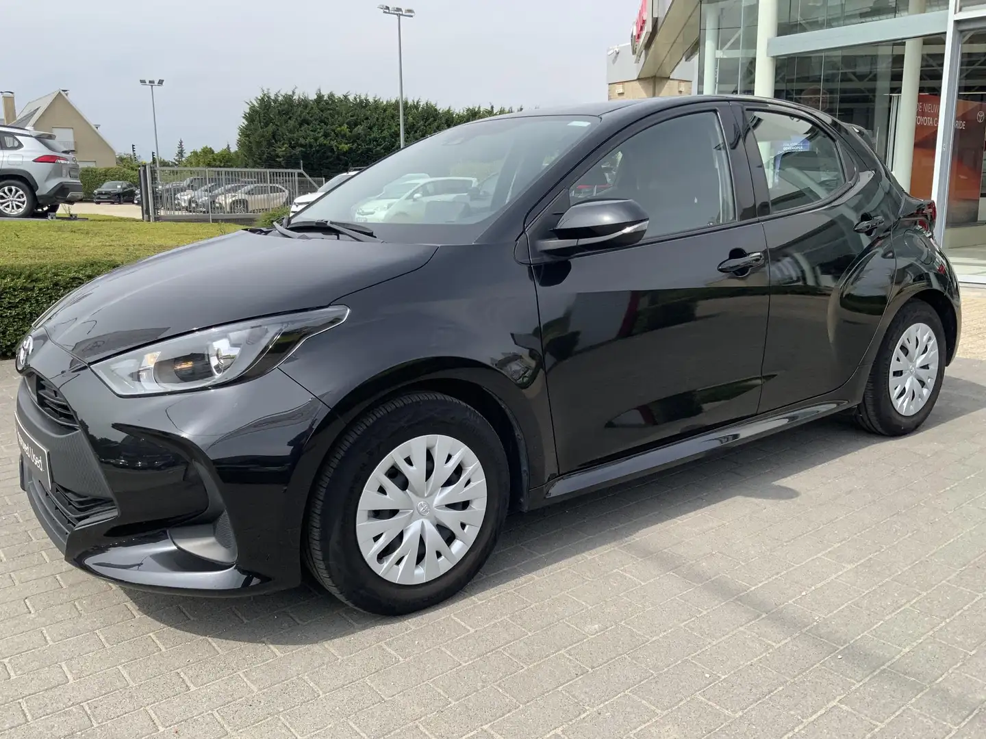 Toyota Yaris 1.5 VVT-i Hybrid 85kW Dynamic e-CVT Noir - 1