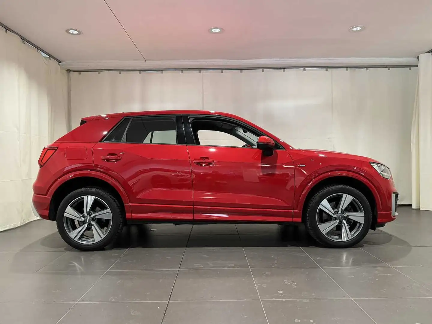 Audi Q2 40 TFSI quattro S tronic S line Edition Rosso - 2
