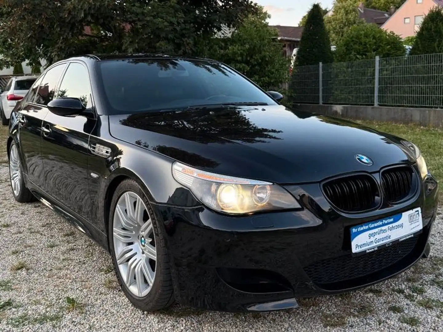 BMW M5 5.0 V10 Limousine Aut. Schwarz - 1