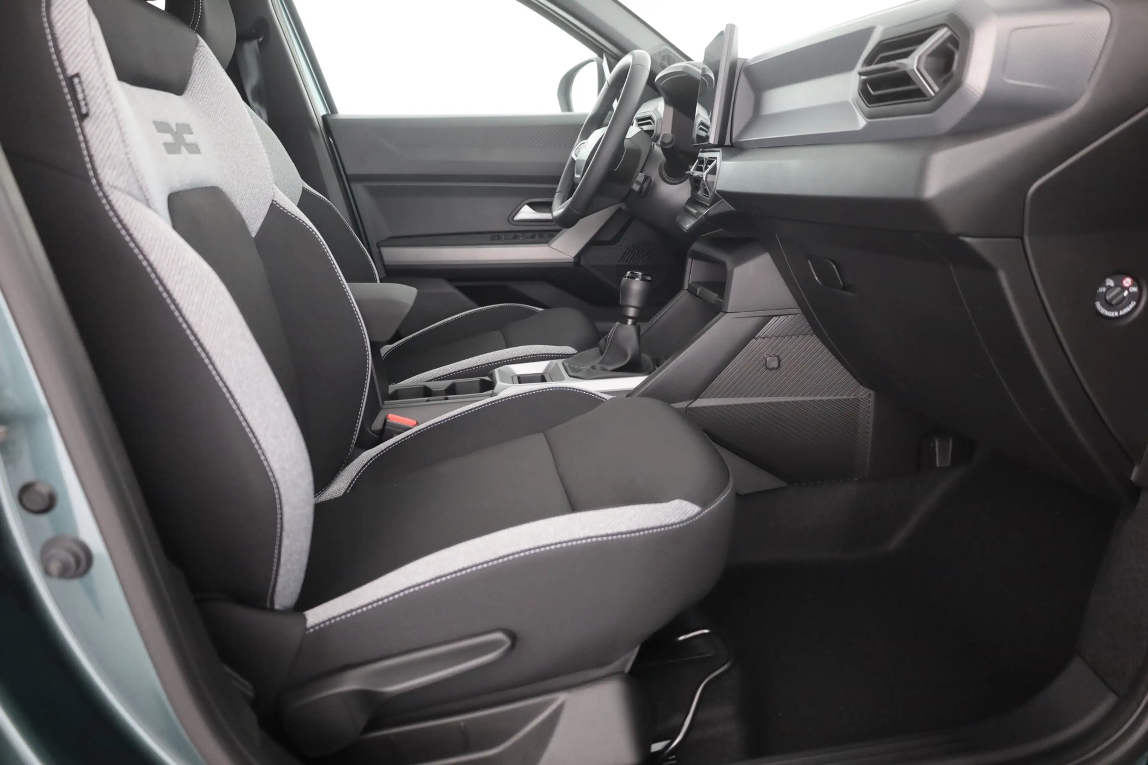 Dacia Duster Journey mHev 140 LED Navi Kamera — photo 25