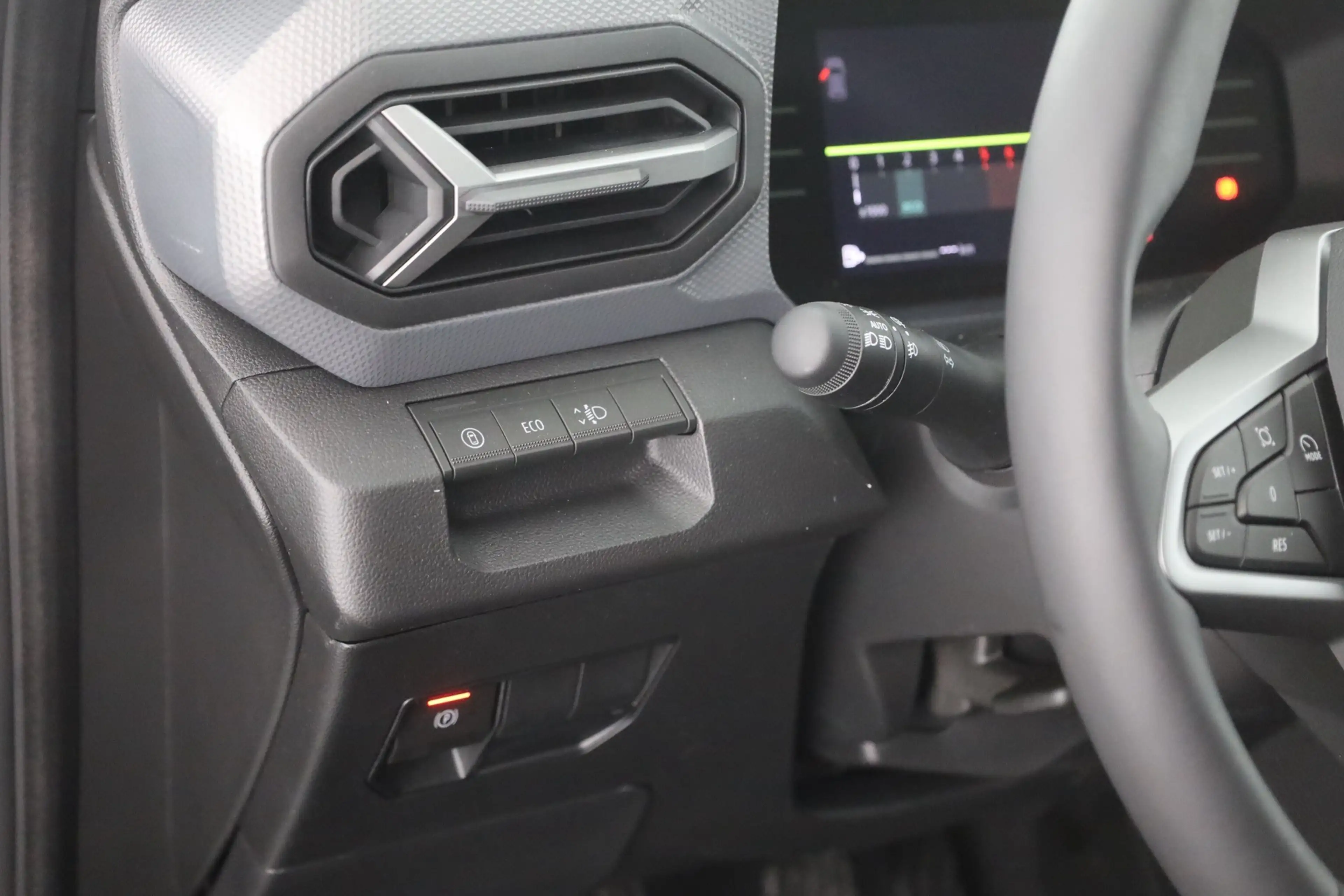 Dacia Duster Journey mHev 140 LED Navi Kamera — photo 22