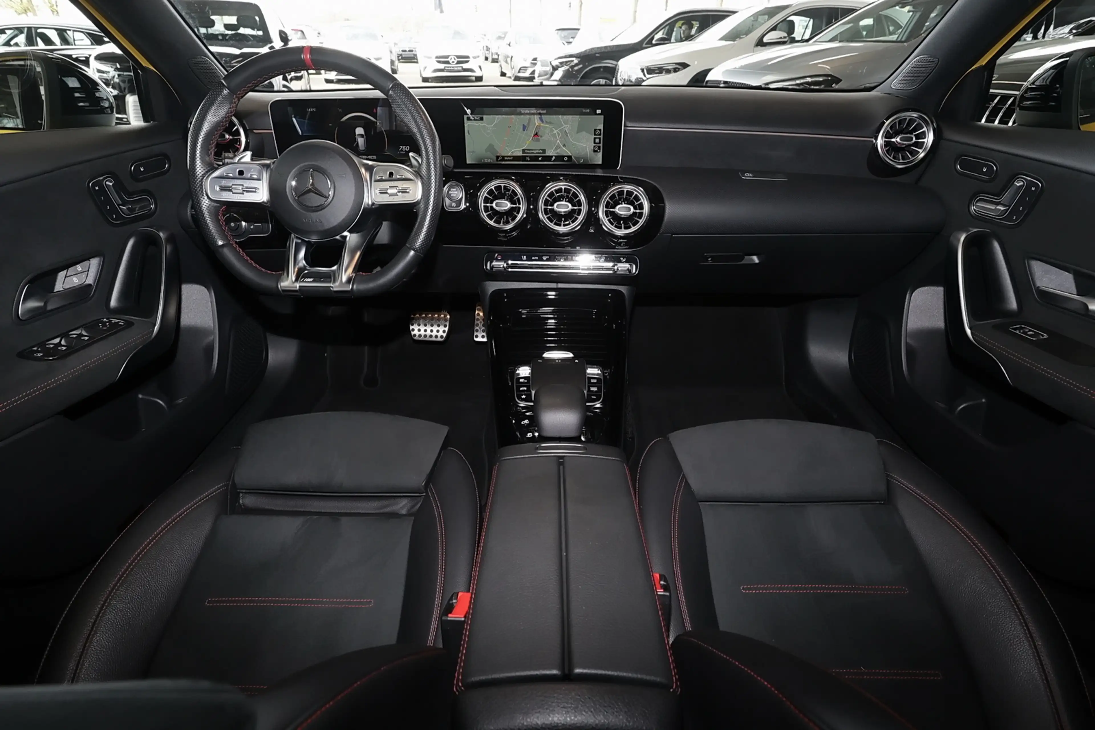 Mercedes-Benz A 35 AMG 4M AMG PANO+KAMERA+TOTWINKEL+LED+19" — photo 5