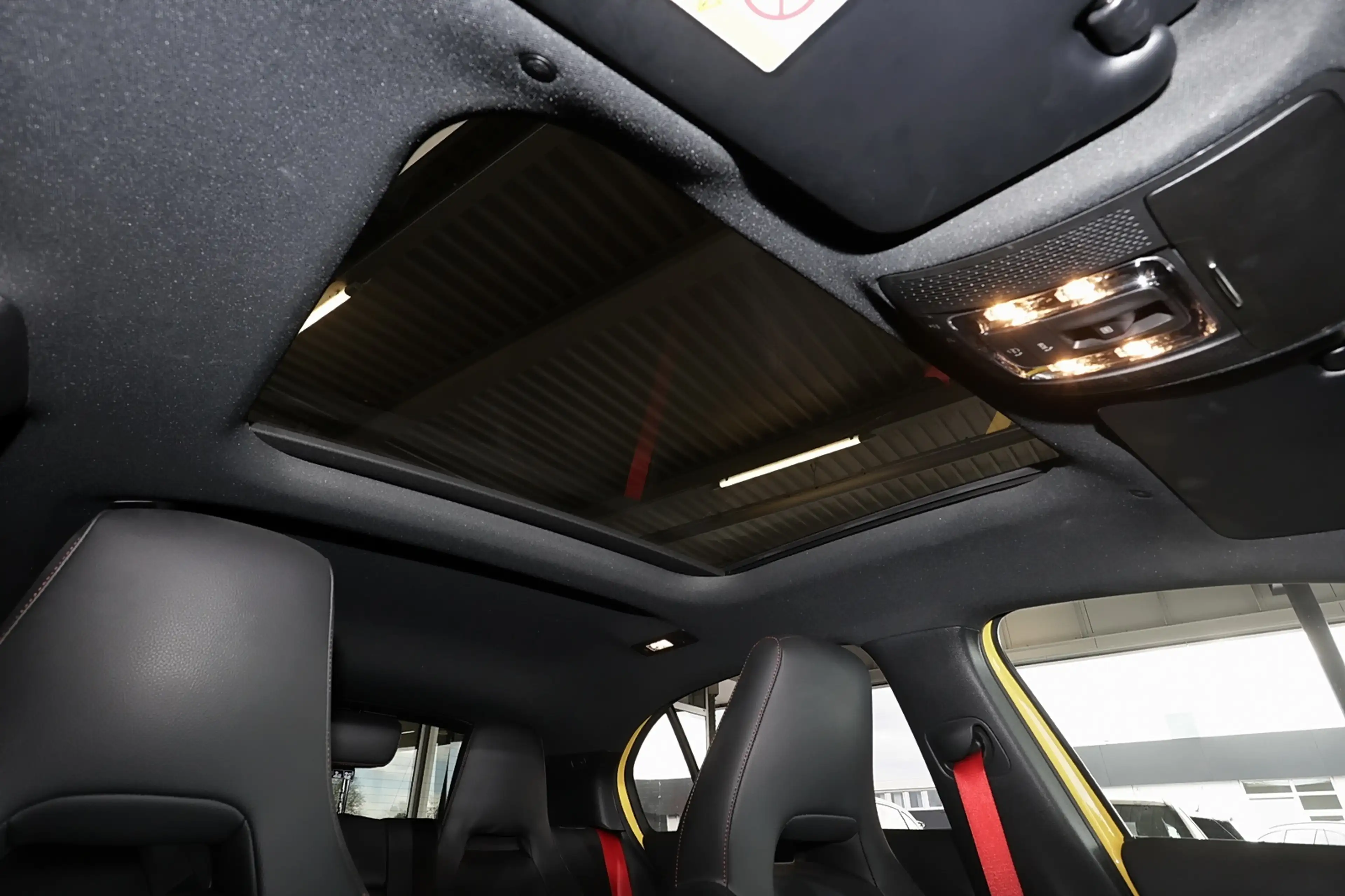 Mercedes-Benz A 35 AMG 4M AMG PANO+KAMERA+TOTWINKEL+LED+19" — photo 7