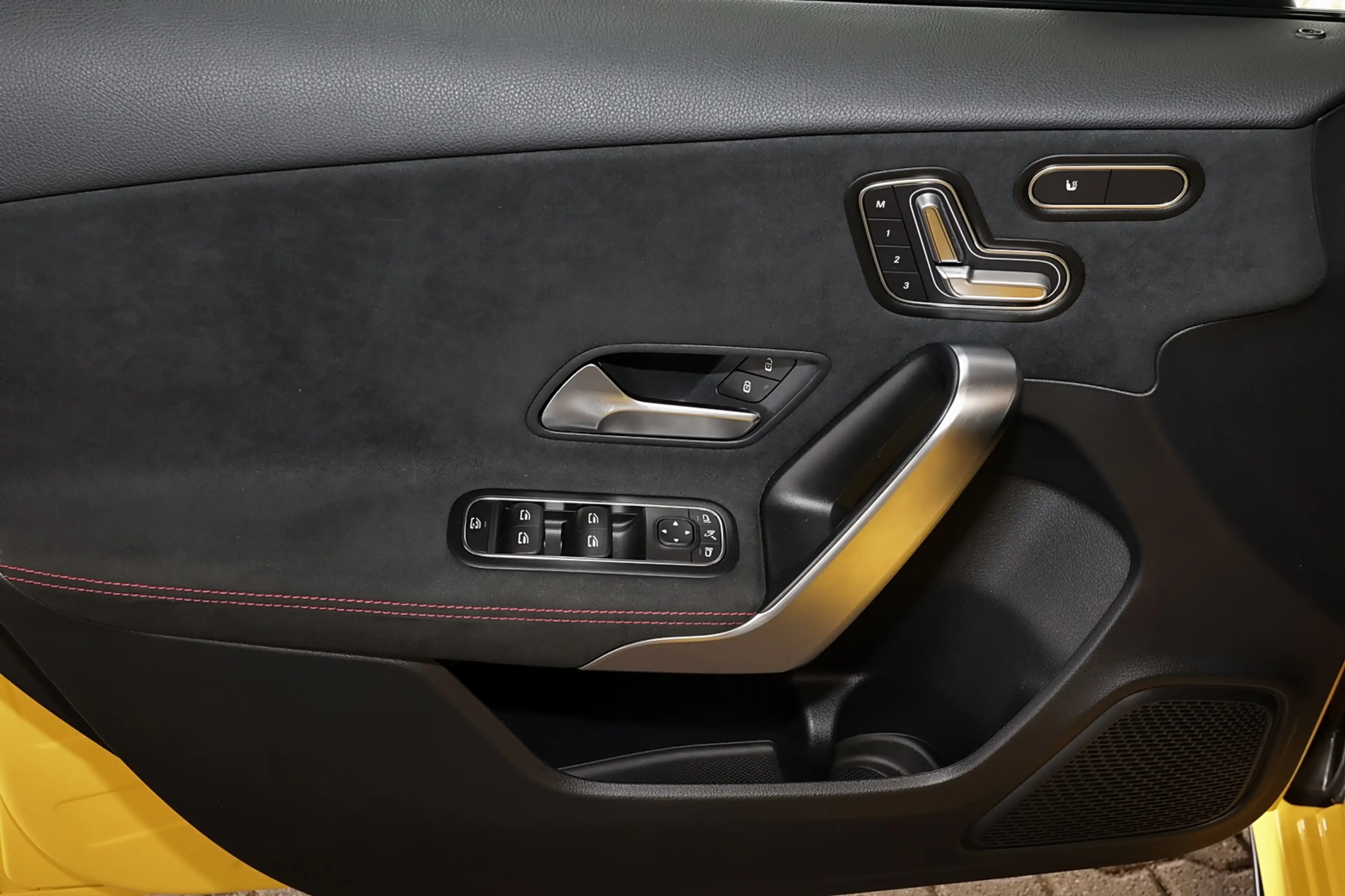 Mercedes-Benz A 35 AMG 4M AMG PANO+KAMERA+TOTWINKEL+LED+19" — photo 12