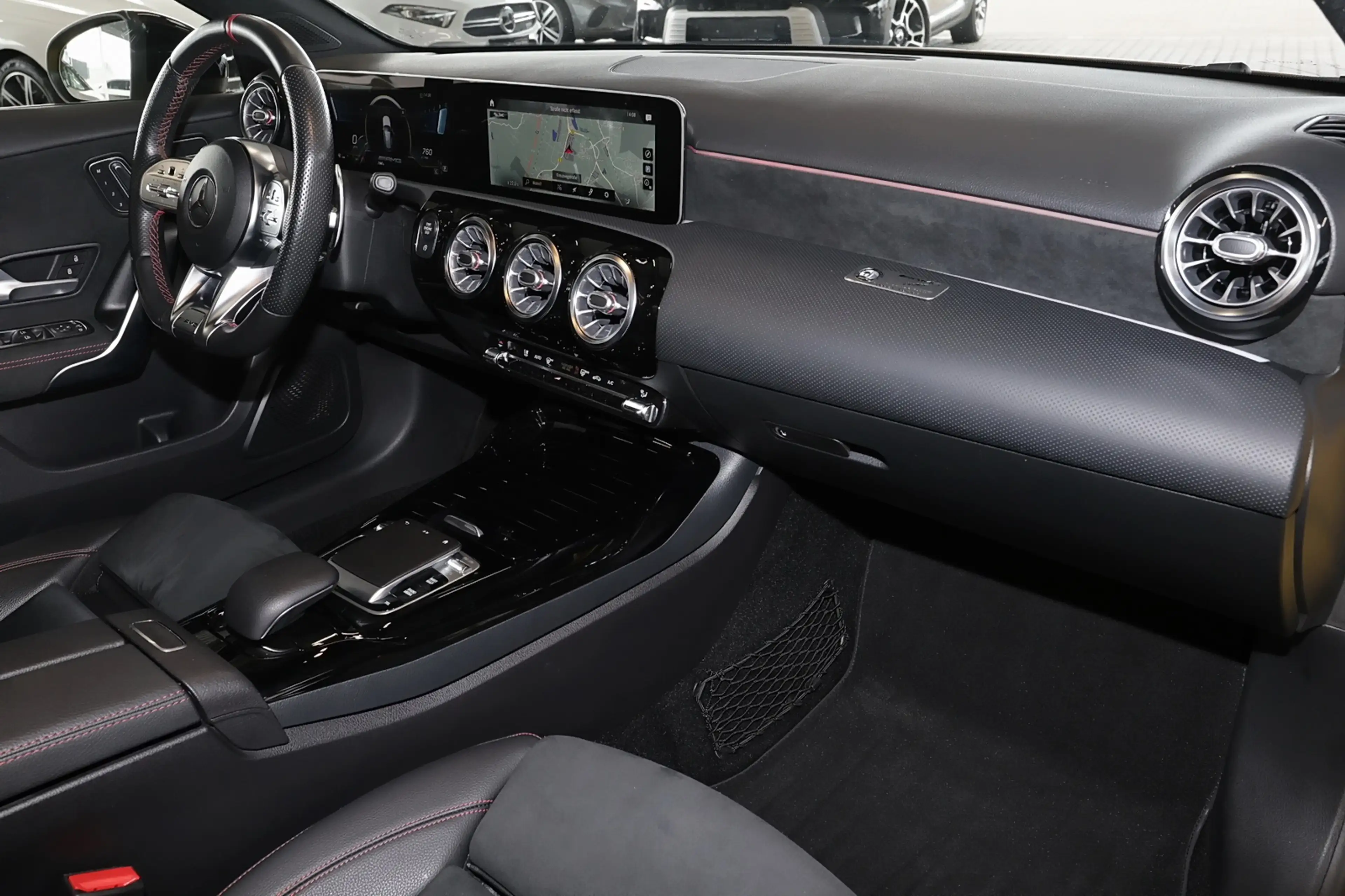 Mercedes-Benz A 35 AMG 4M AMG PANO+KAMERA+TOTWINKEL+LED+19" — photo 8