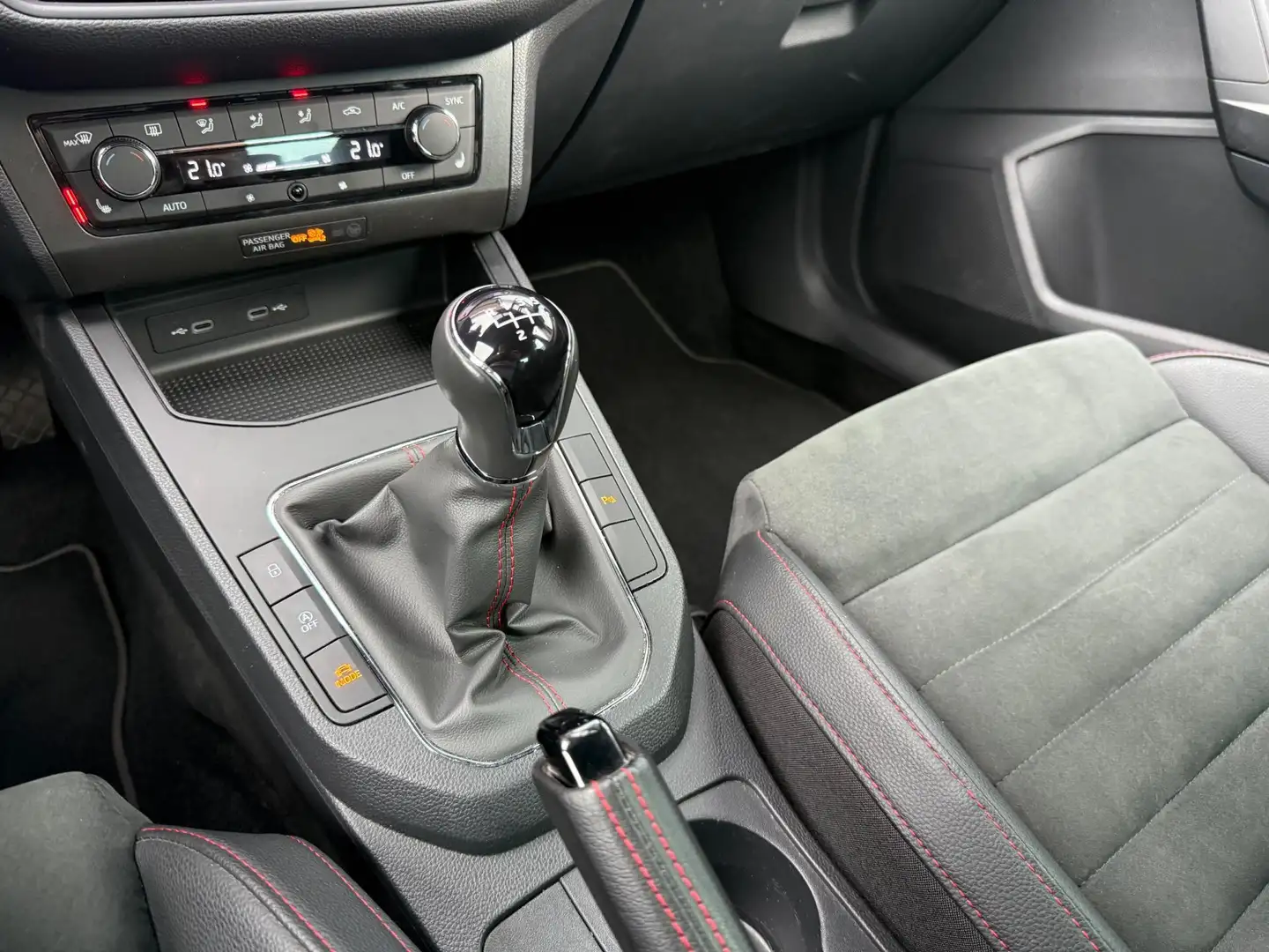 SEAT Ibiza 1.0 TSI FR Business Intense Plus - Navi - Alcantar Zwart - 2